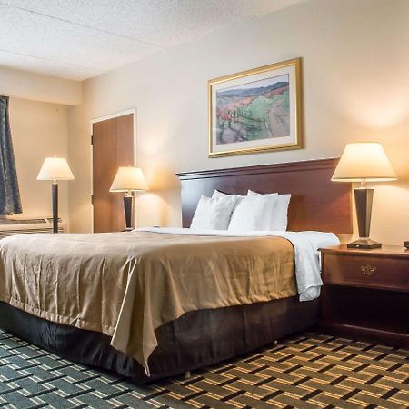 Quality Inn & Suites Palm Island Indoor Waterpark Batavia Buitenkant foto