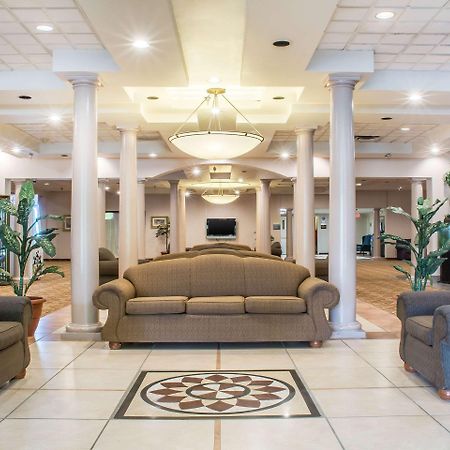 Quality Inn & Suites Palm Island Indoor Waterpark Batavia Buitenkant foto