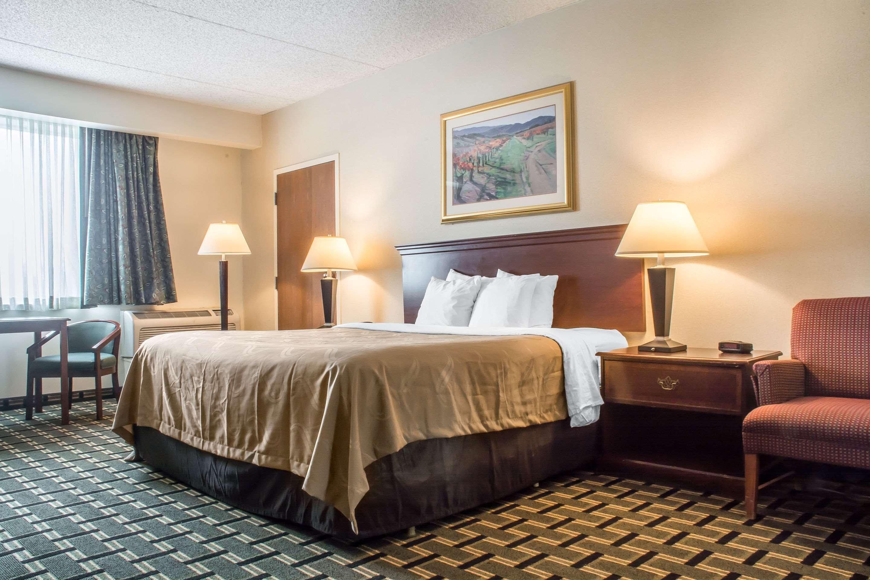 Quality Inn & Suites Palm Island Indoor Waterpark Batavia Buitenkant foto