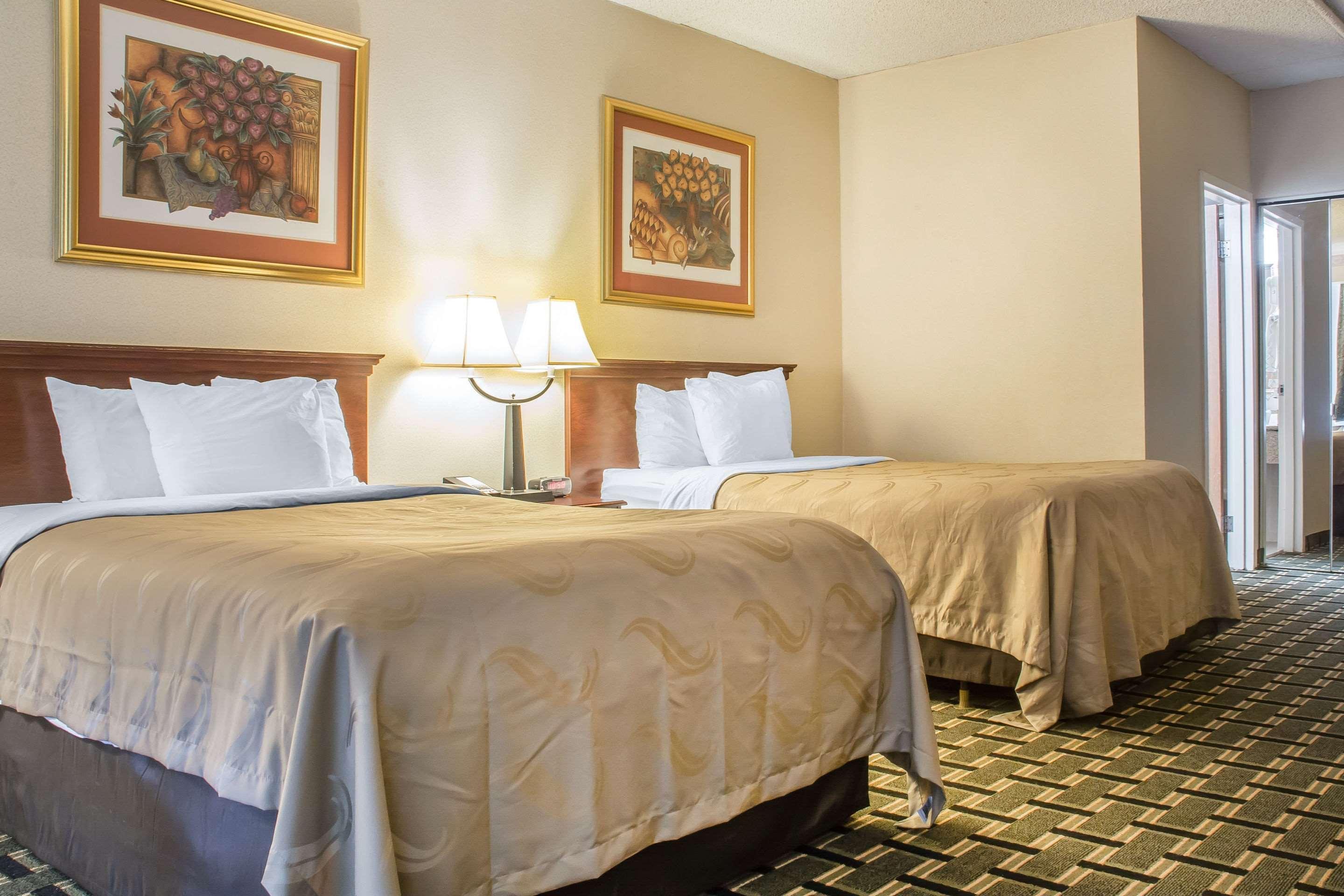 Quality Inn & Suites Palm Island Indoor Waterpark Batavia Buitenkant foto