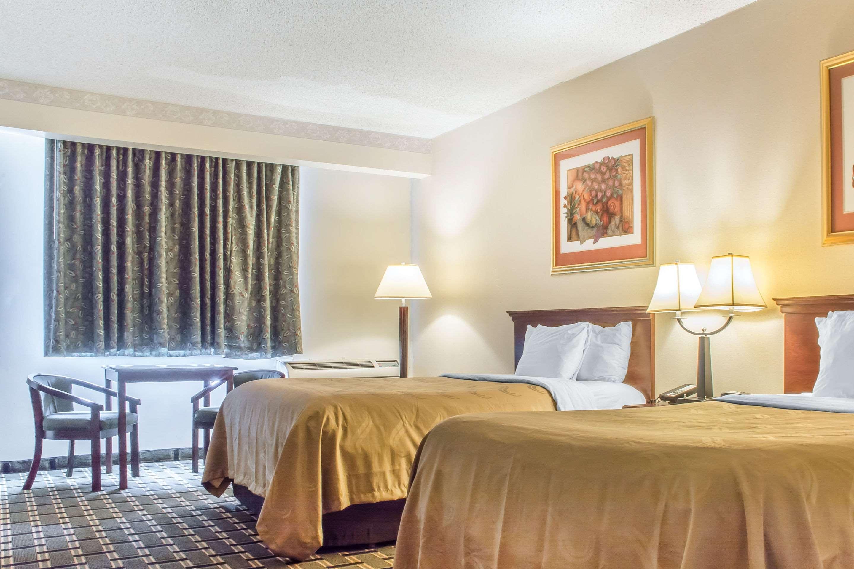 Quality Inn & Suites Palm Island Indoor Waterpark Batavia Buitenkant foto