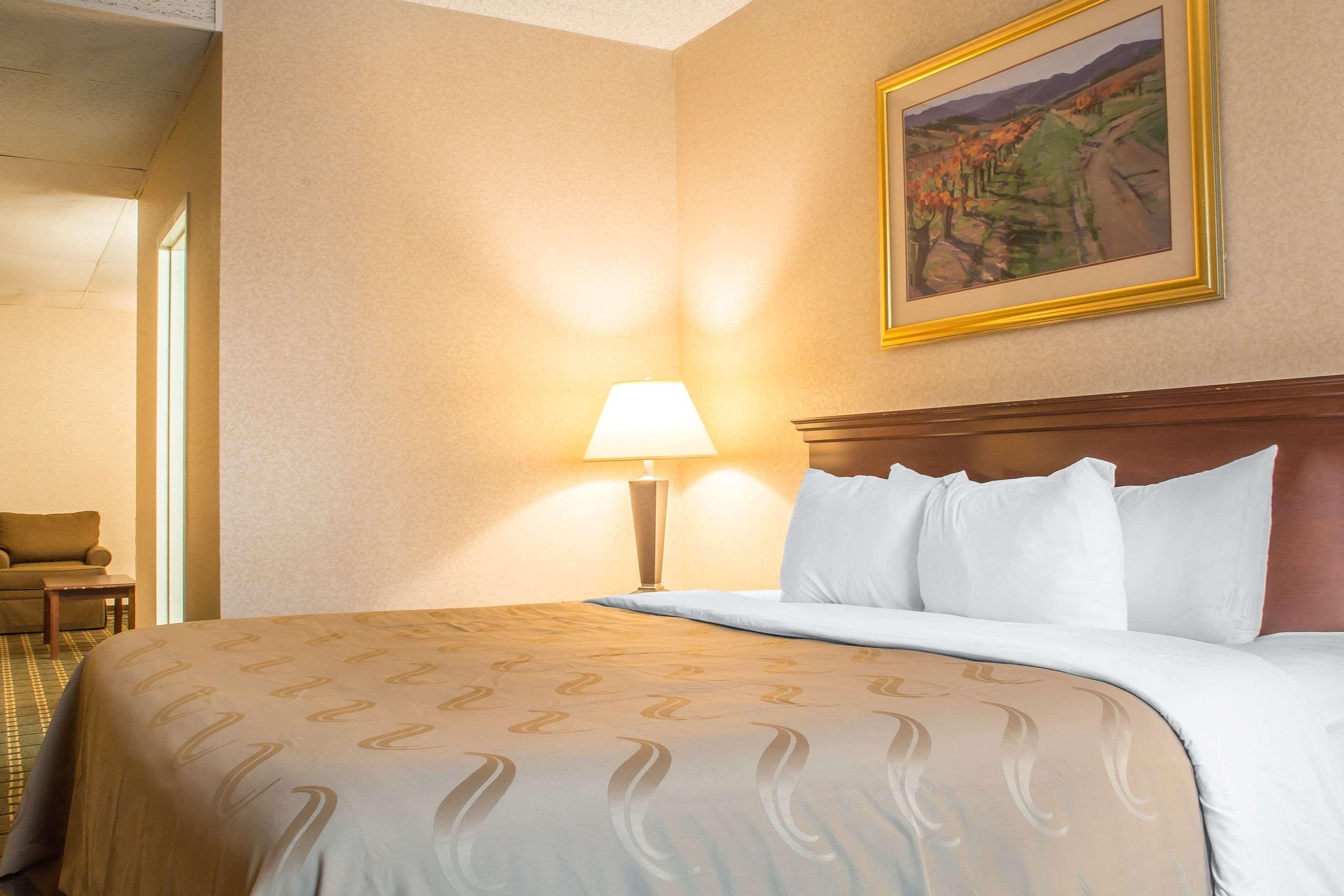 Quality Inn & Suites Palm Island Indoor Waterpark Batavia Buitenkant foto