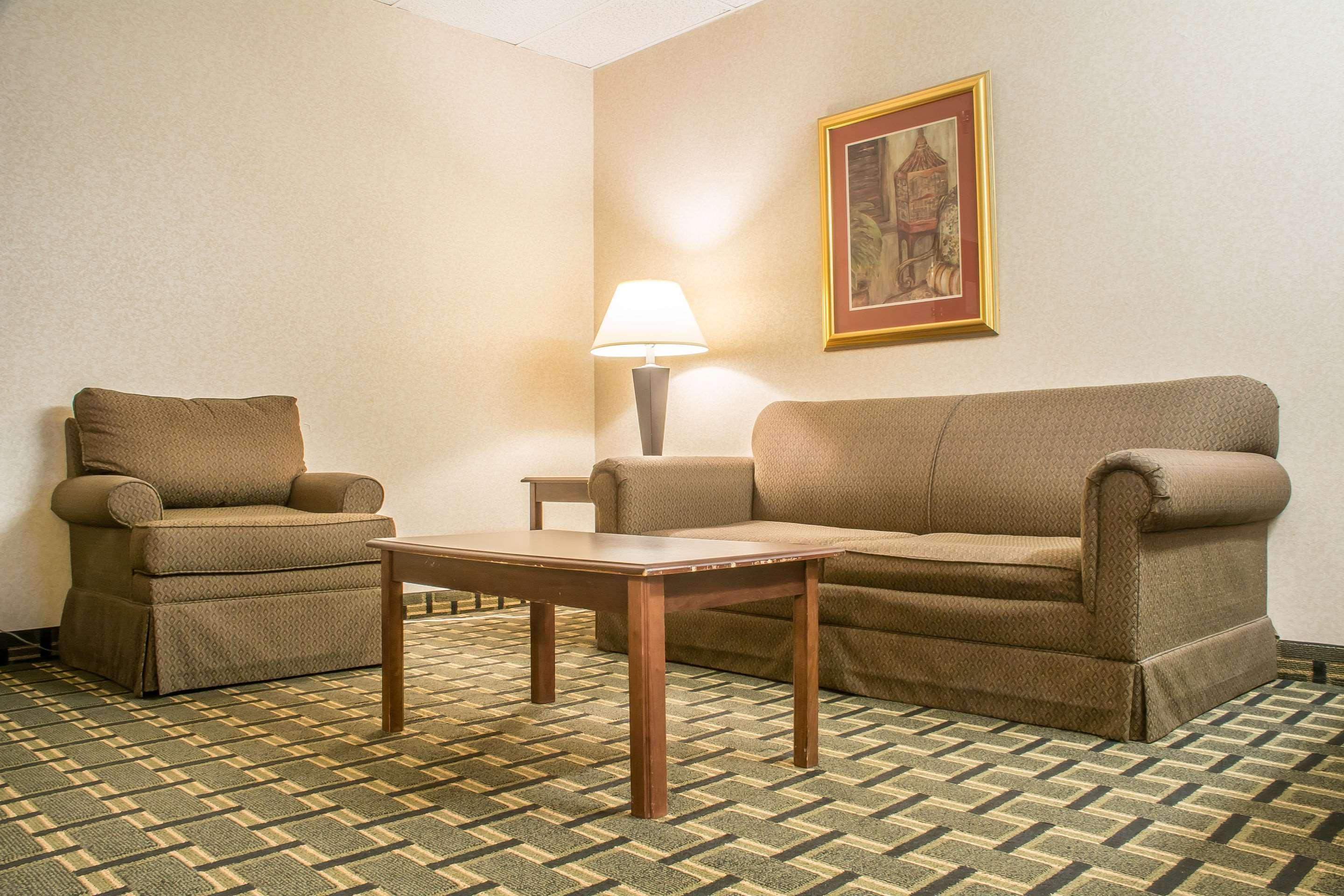 Quality Inn & Suites Palm Island Indoor Waterpark Batavia Buitenkant foto