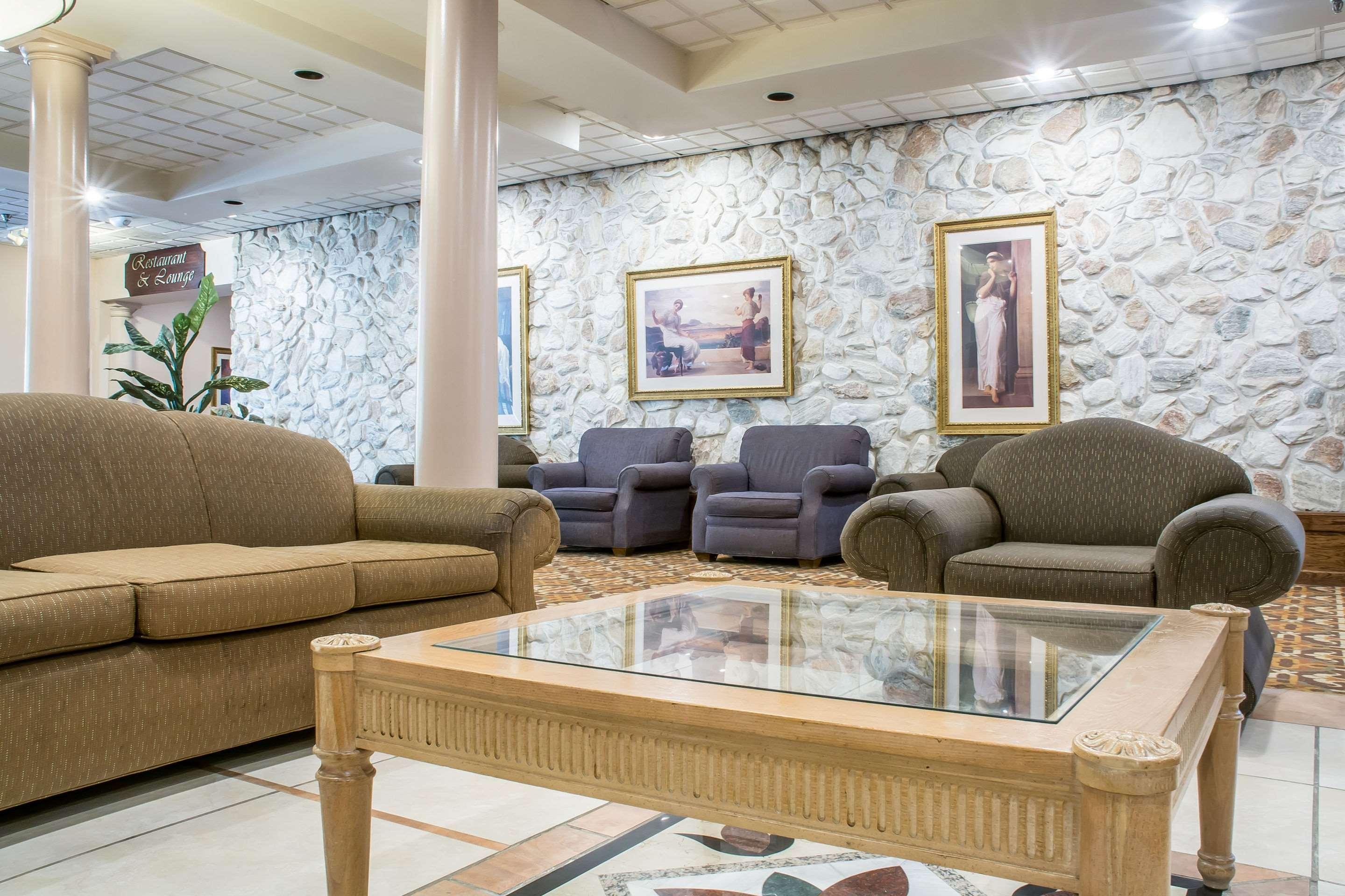 Quality Inn & Suites Palm Island Indoor Waterpark Batavia Buitenkant foto